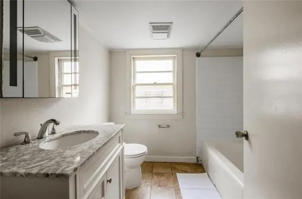 $1,650 | 5624 1/2 Annunciation Street, New Orleans, LA 70115