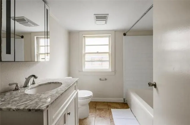 $1,650 | 5624 1/2 Annunciation Street, New Orleans, LA 70115