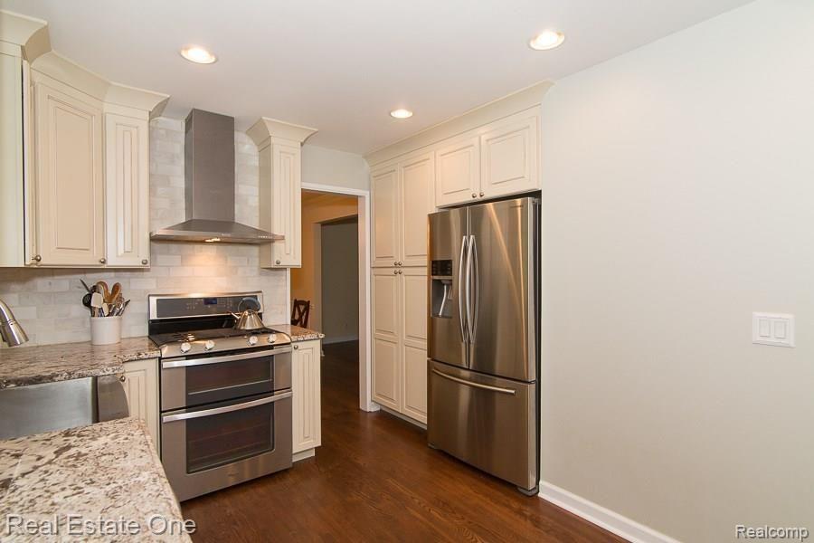 344 Hillview Street Rochester, MI 48306 - Photo 14 of 24 _OL_4272_Hillview_W008.jpg