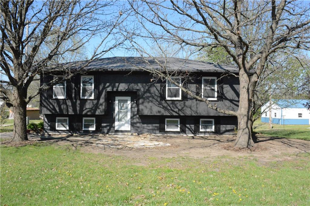 716 Shea Street Burlington, KS 66839 - Photo 1 of 28