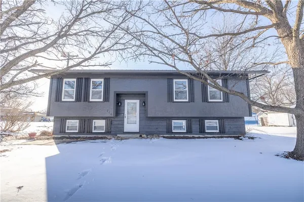 $244,000 | 716 Shea Street, Burlington, KS 66839