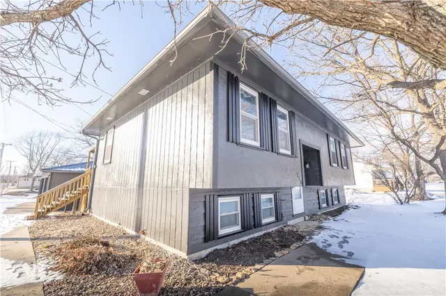 $249,000 | 716 Shea Street, Burlington, KS 66839