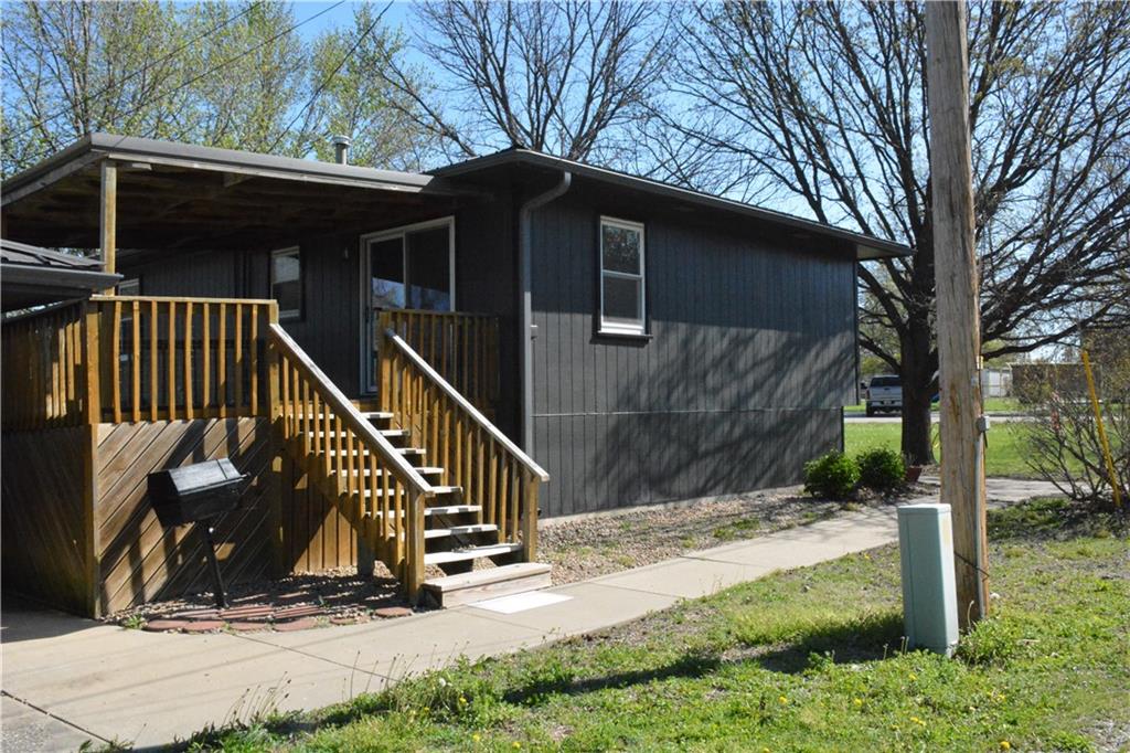 716 Shea Street Burlington, KS 66839 - Photo 2 of 28