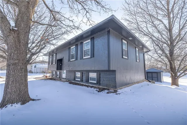 $249,000 | 716 Shea Street, Burlington, KS 66839