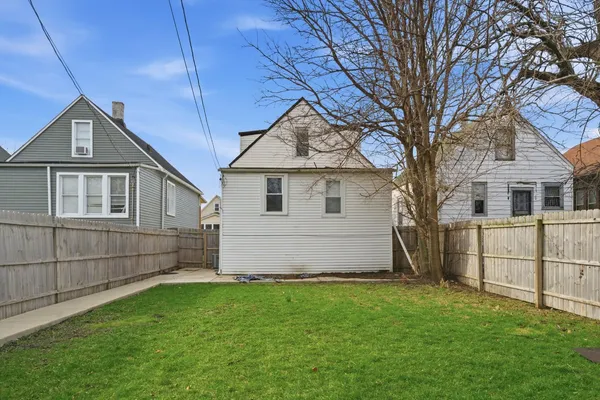 $224,900 | 1414 West 73rd Place, Chicago, IL 60636