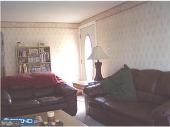 2759 Maxwell Street Philadelphia, PA 19136 - Photo 12 of 12 Living Room