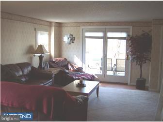 2759 Maxwell Street Philadelphia, PA 19136 - Photo 3 of 12 Living Room