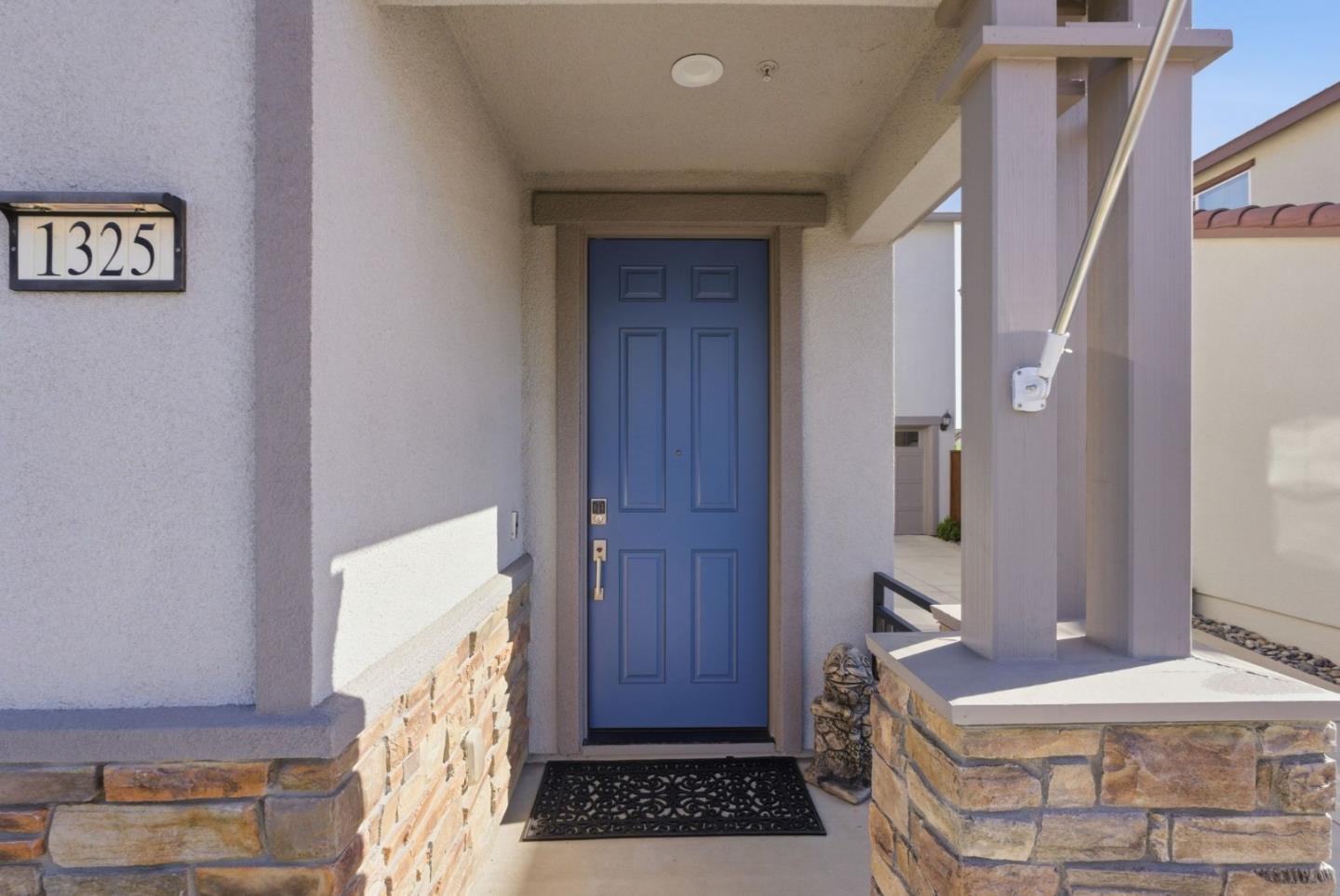 1325 Hernandez Way Gilroy, CA 95020 - Photo 3 of 31