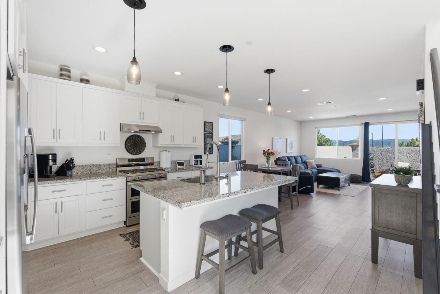 1325 Hernandez Way Gilroy, CA 95020 - Photo 4 of 31