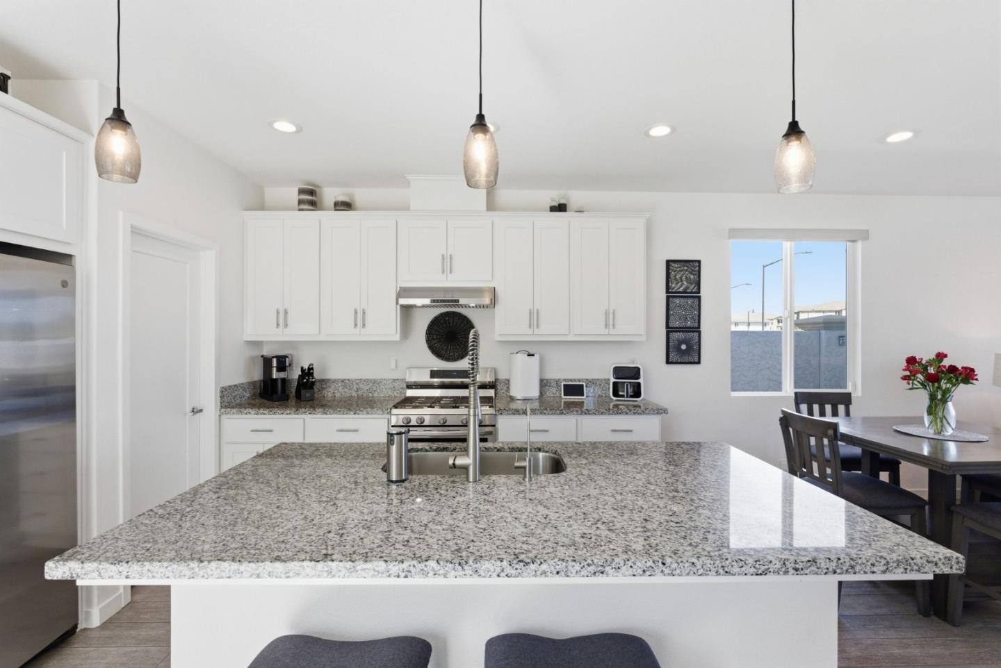 1325 Hernandez Way Gilroy, CA 95020 - Photo 5 of 31