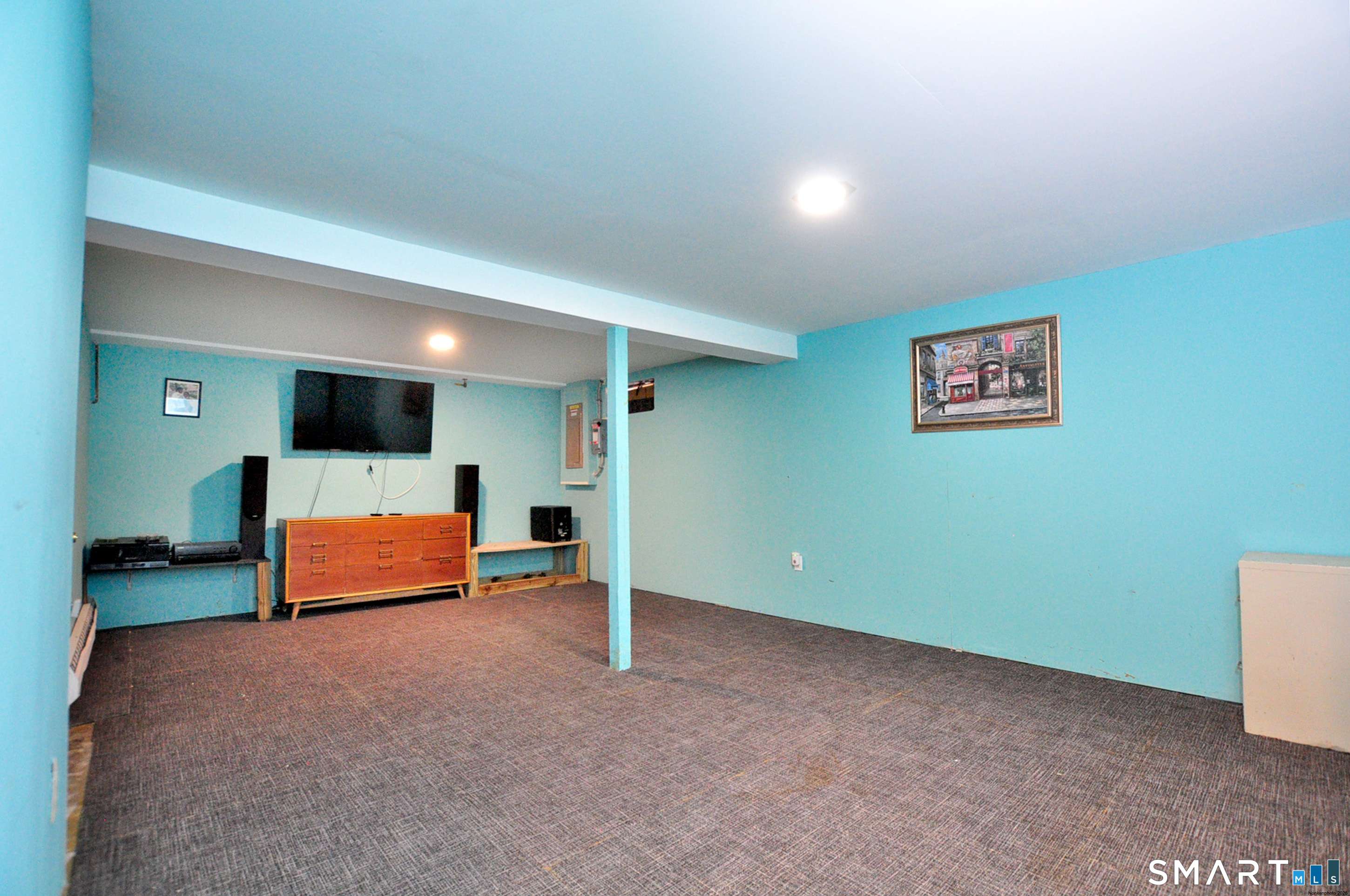 8 Cornfield Road Waterbury, CT 06704 - Photo 34 of 39 an empty room with a flat screen tv