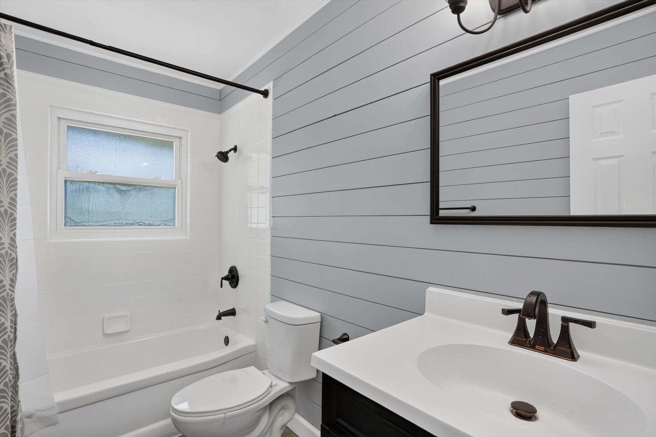 284 Stanford Lane Jackson, MI 49203 - Photo 26 of 39 25-284-Stanford-Ln-Windowstill-Photograp