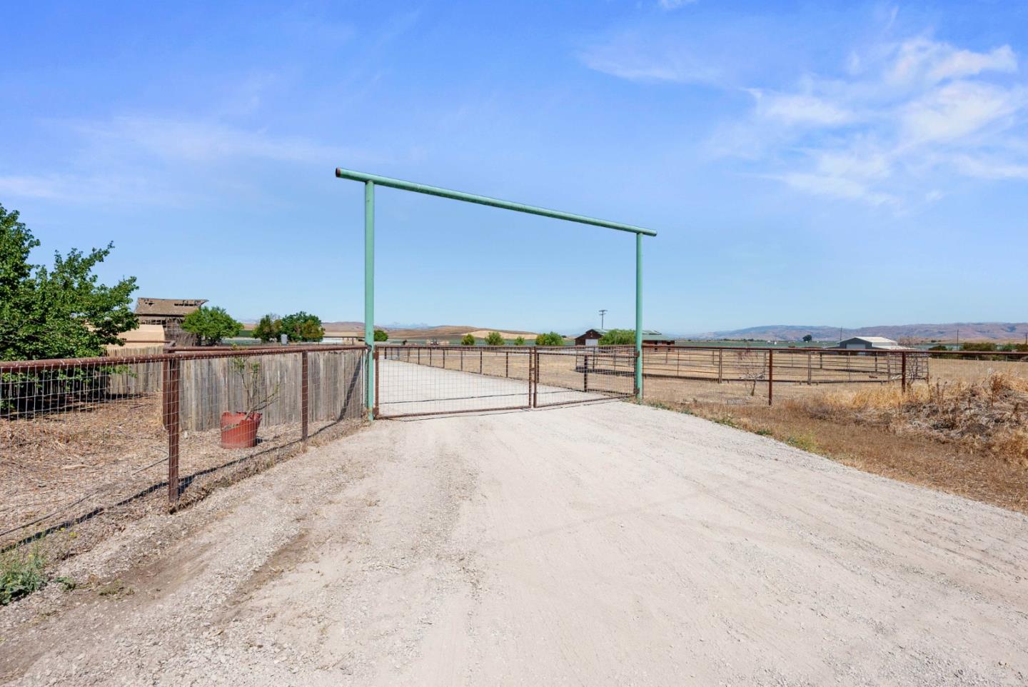 1150 Wright Road Hollister, CA 95023 - Photo 19 of 68 a view of a terrace