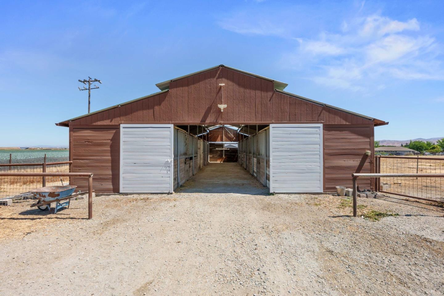 1150 Wright Road Hollister, CA 95023 - Photo 27 of 68 a front view of a house with garden