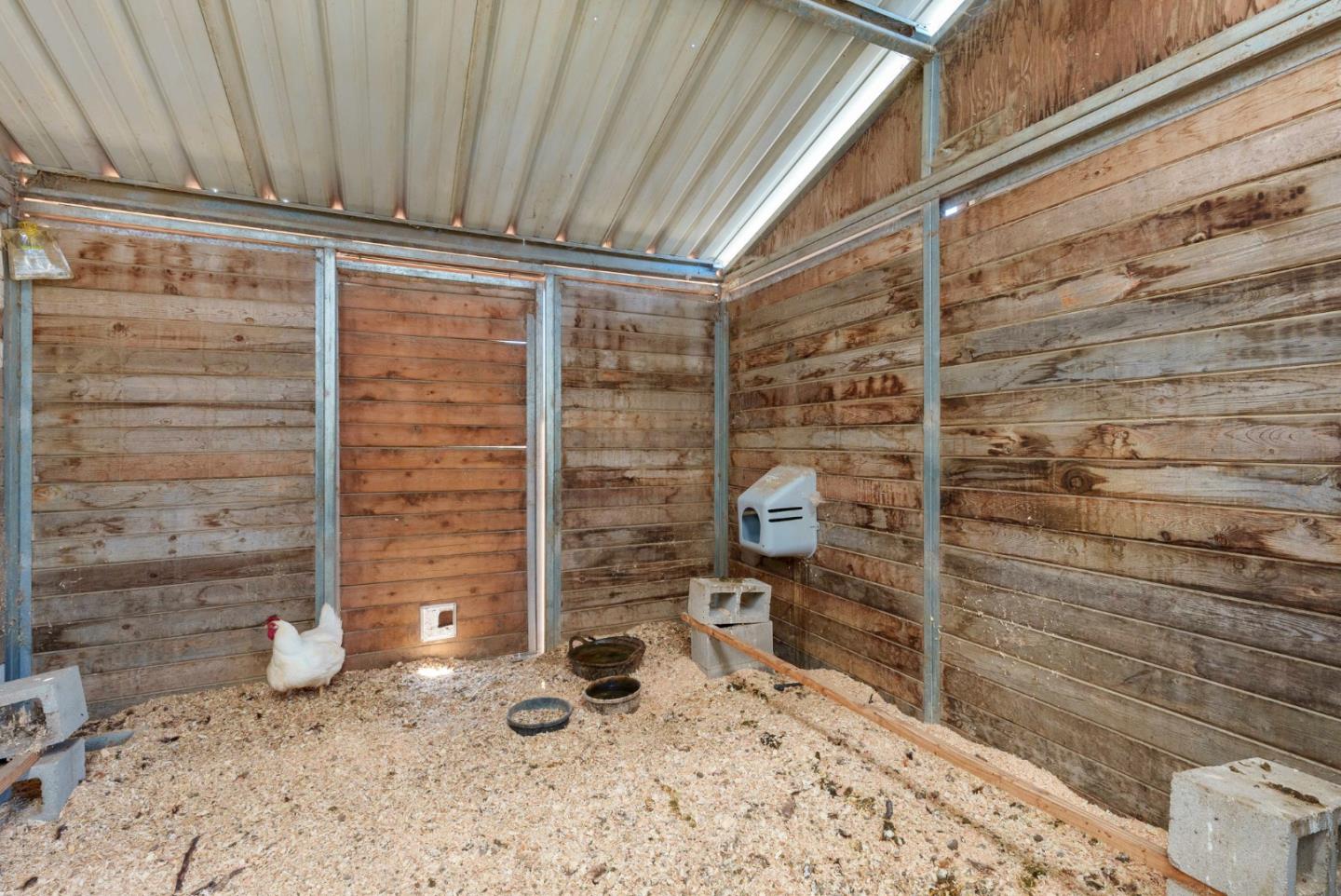 1150 Wright Road Hollister, CA 95023 - Photo 32 of 68 a bathroom with a shower