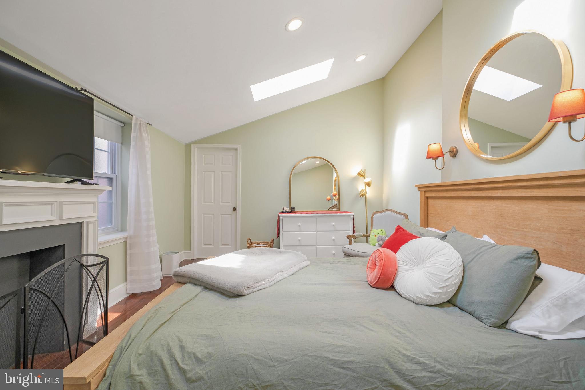 908 South Front Street Philadelphia, PA 19147 - Photo 15 of 27 a bedroom with a bed and a flat screen tv