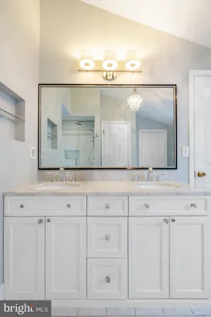 $4,100 | 908 South Front Street, Philadelphia, PA 19147