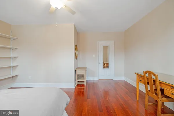 $4,100 | 908 South Front Street, Philadelphia, PA 19147