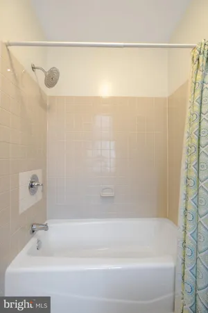 $4,100 | 908 South Front Street, Philadelphia, PA 19147