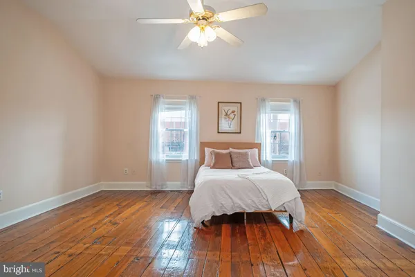 $4,100 | 908 South Front Street, Philadelphia, PA 19147