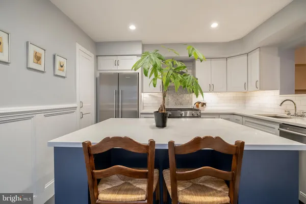 $4,100 | 908 South Front Street, Philadelphia, PA 19147