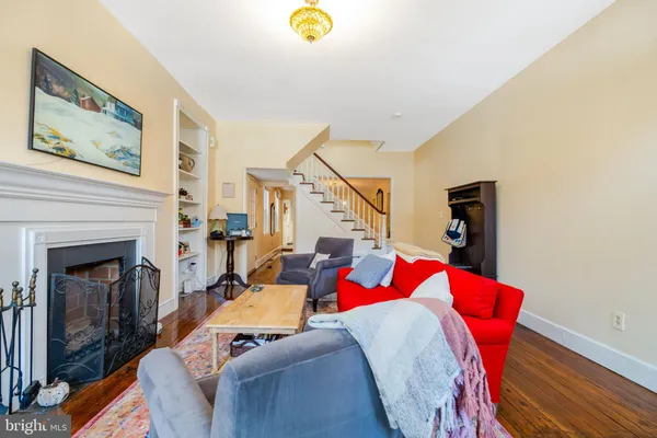 $4,100 | 908 South Front Street, Philadelphia, PA 19147