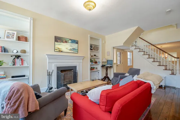 $4,100 | 908 South Front Street, Philadelphia, PA 19147