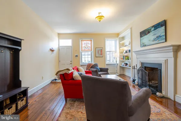 $4,100 | 908 South Front Street, Philadelphia, PA 19147