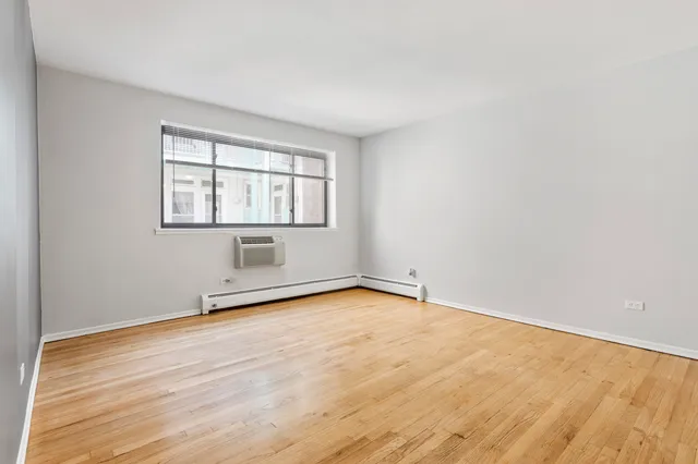 $1,209 | 6758 North Sheridan Road, Unit 238, Chicago, IL 60626