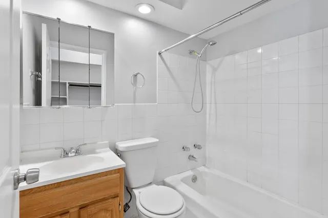 $1,209 | 6758 North Sheridan Road, Unit 238, Chicago, IL 60626