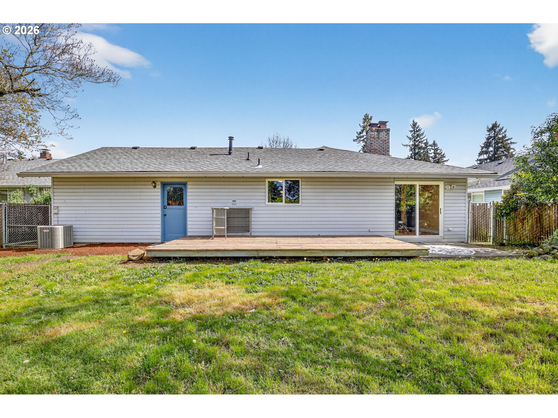 640 Stonehill Street Gladstone, OR 97027 - Photo 39 of 48 a view of a house with a backyard