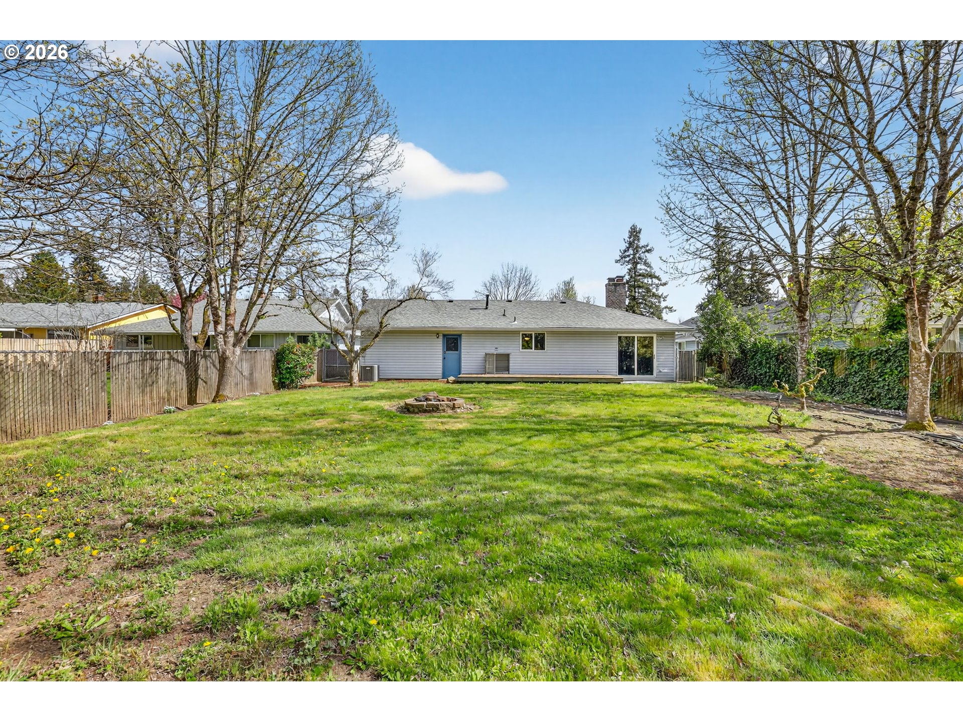 640 Stonehill Street Gladstone, OR 97027 - Photo 43 of 48 a house view with a outdoor space