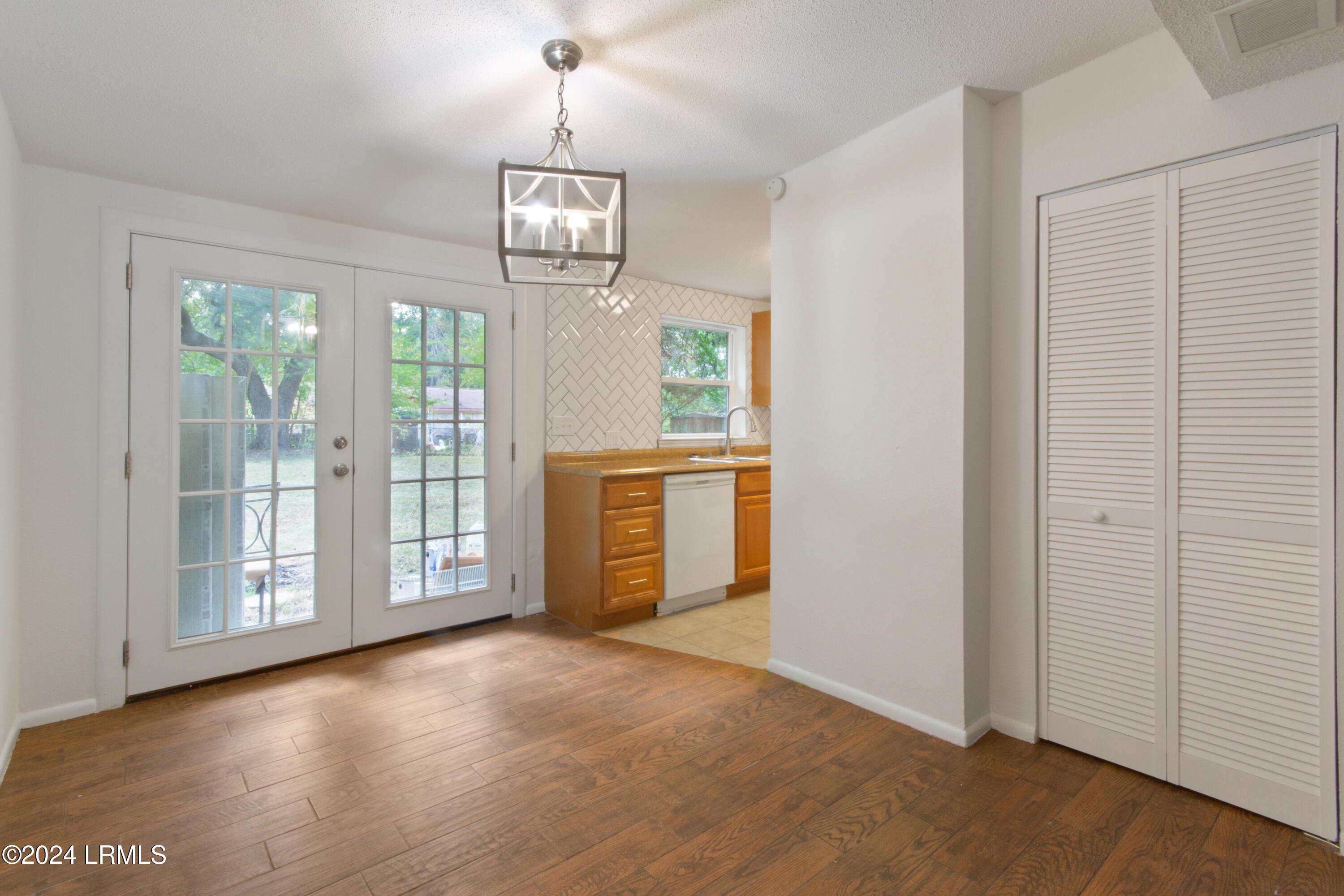 1012 State Rd S-7-466 Beaufort, SC 29906 - Photo 4 of 35 010---IMG_2148