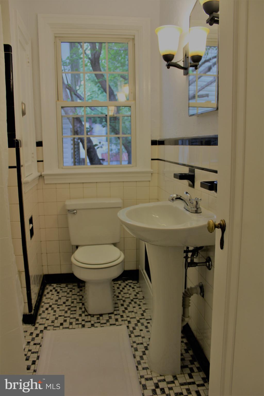 17 Summerfield Road Baltimore, MD 21207 - Photo 4 of 26 Bath