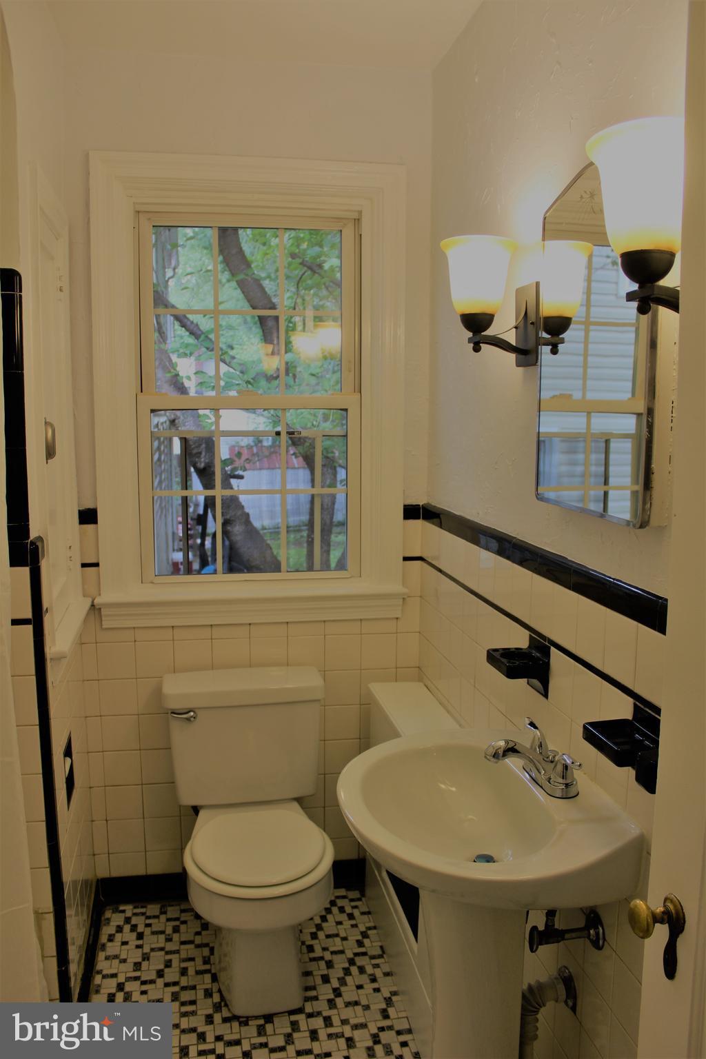 17 Summerfield Road Baltimore, MD 21207 - Photo 5 of 26 Bath