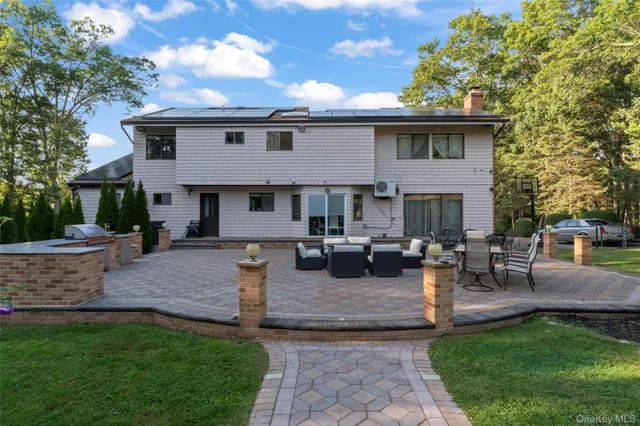 $1,988,000 | 258 Half Hollow Road, Dix Hills, NY 11746