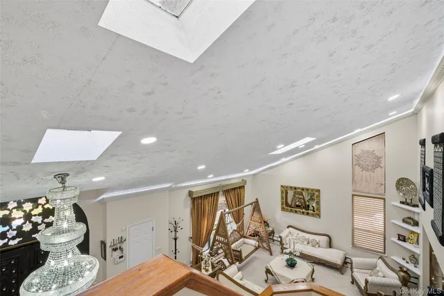 $1,988,000 | 258 Half Hollow Road, Dix Hills, NY 11746