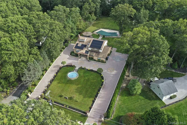 $1,988,000 | 258 Half Hollow Road, Dix Hills, NY 11746