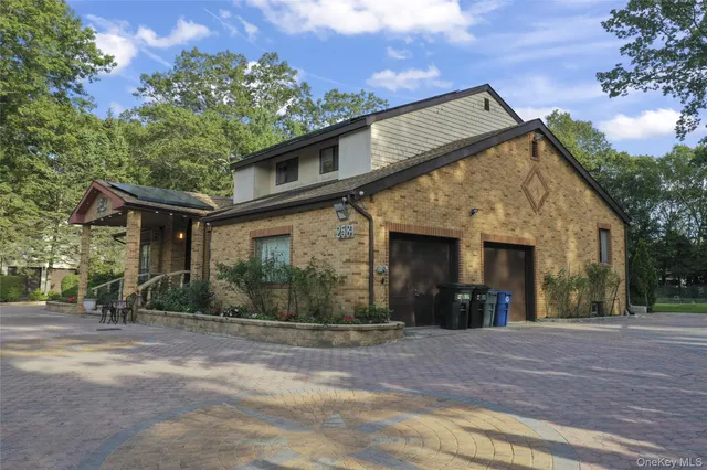 $1,988,000 | 258 Half Hollow Road, Dix Hills, NY 11746