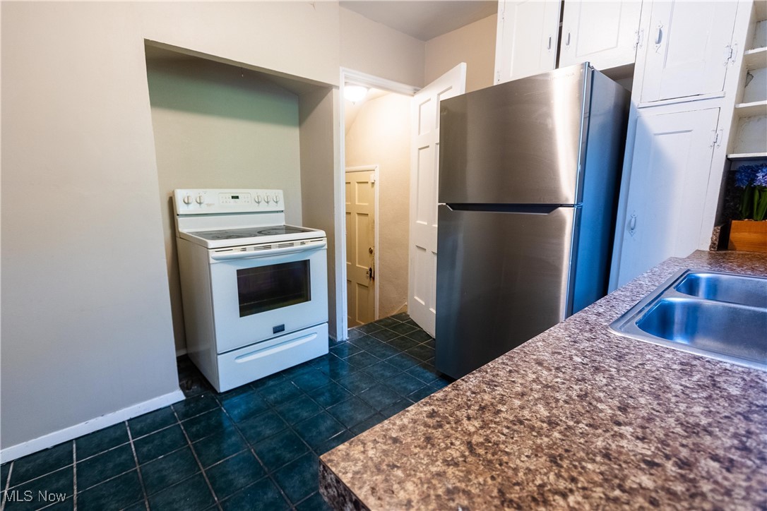 2021 Hilton Road Cleveland, OH 44112 - Photo 9 of 29 Kitchen