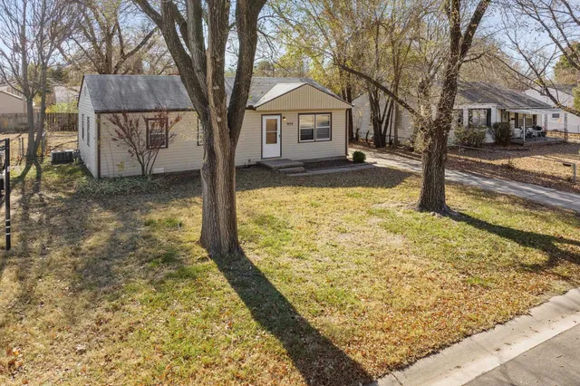 $99,900 | 909 West Davis Drive, Wichita, KS 67217