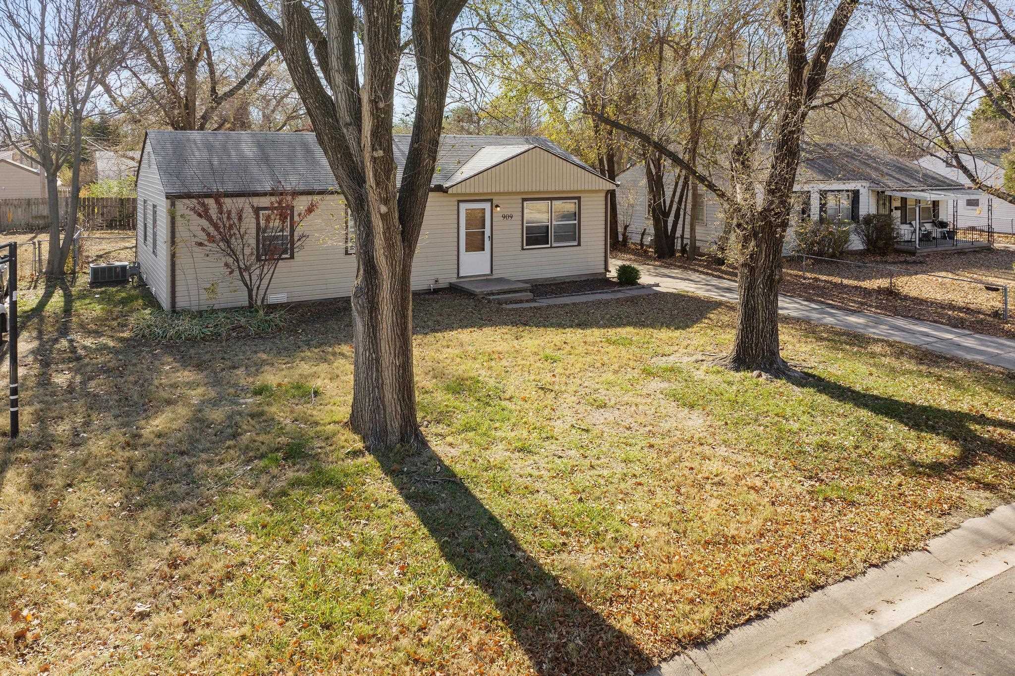 909 West Davis Drive Wichita, KS 67217 - Photo 3 of 22