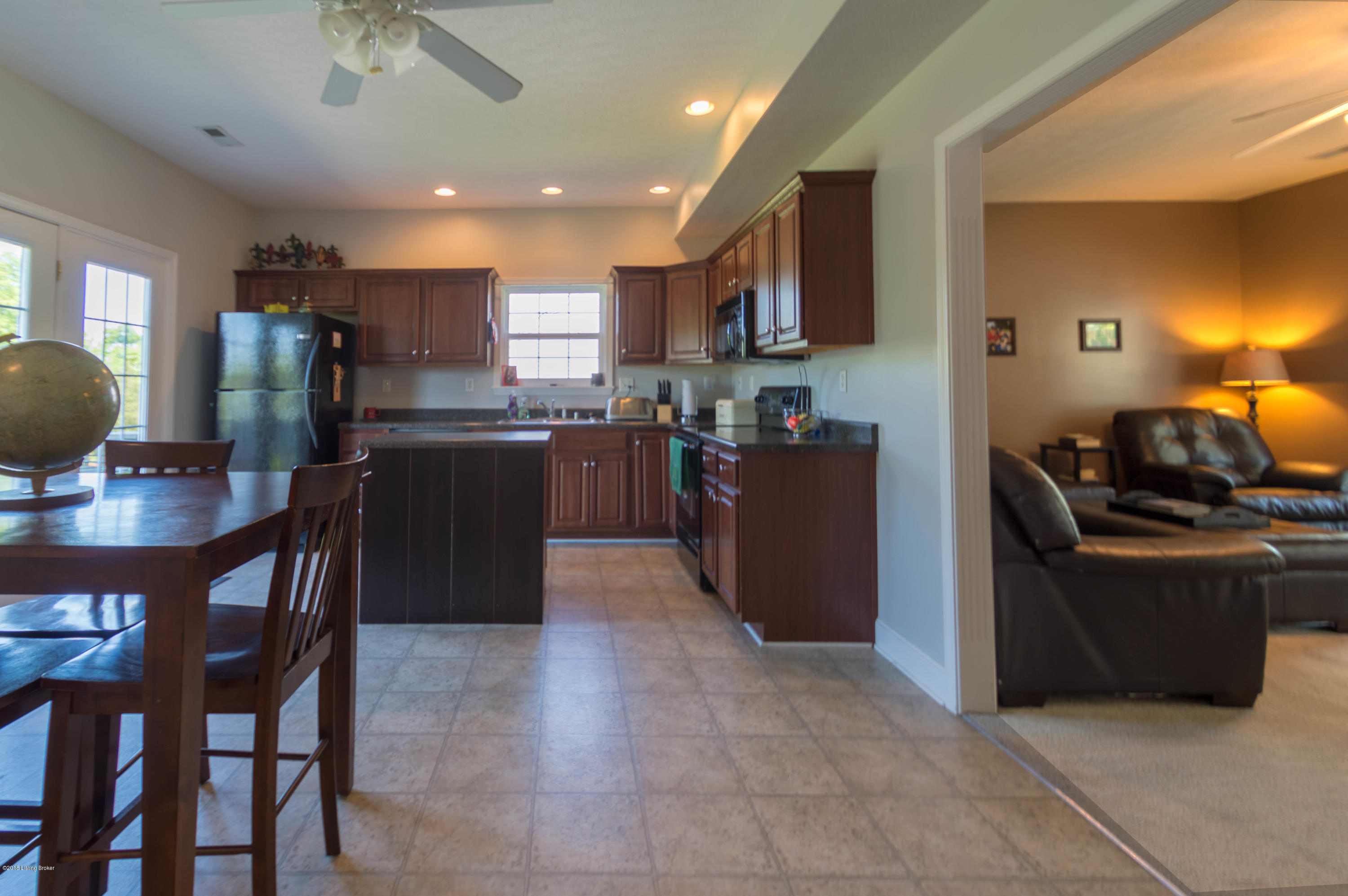 302 Horton Road La Grange, KY 40031 - Photo 9 of 25 Kitchen