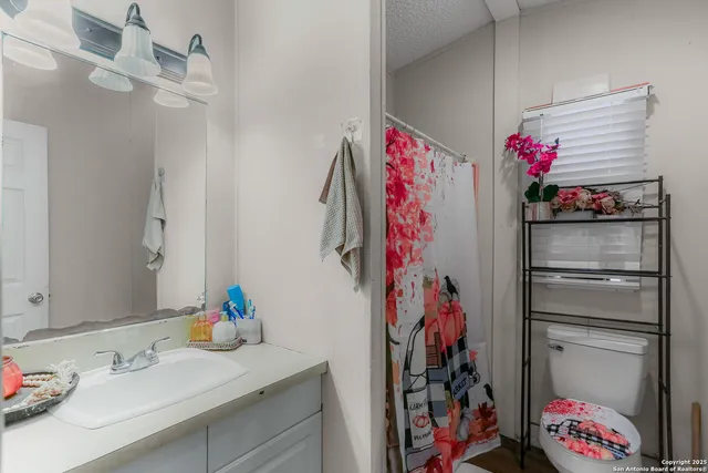 a very nice looking room with a lot of stuff