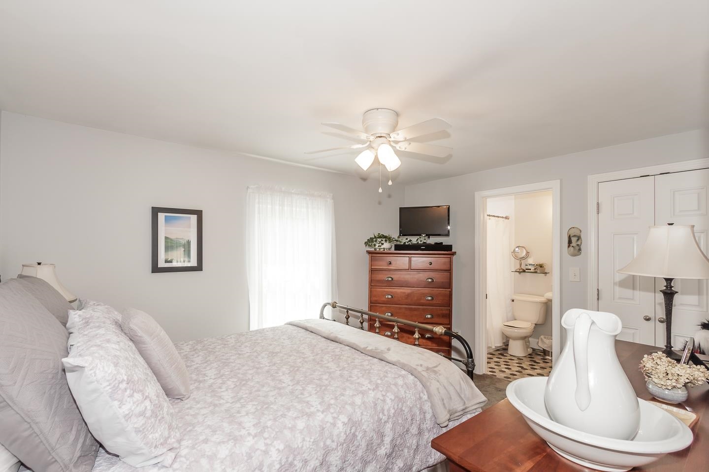 196 B Norfolk Street, Unit B (RIGHTSIDE) Manchester, NH 03103 - Photo 17 of 35 Gallery Image 17