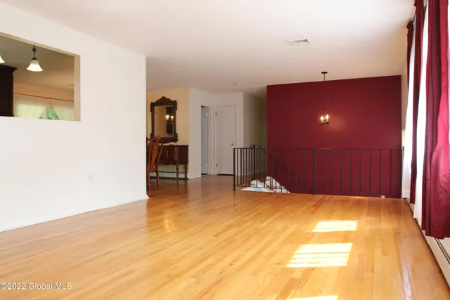 $2,800 | 73 Birchwood Lane, Colonie, NY 12309