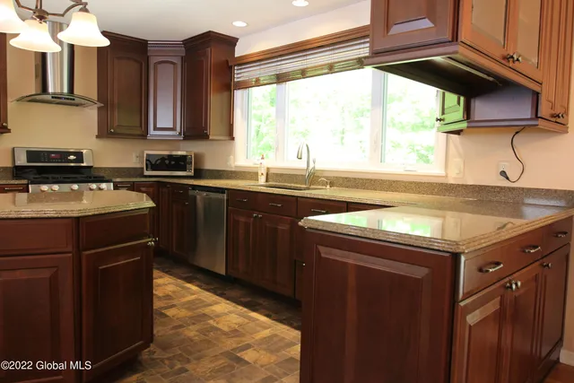 $2,800 | 73 Birchwood Lane, Colonie, NY 12309