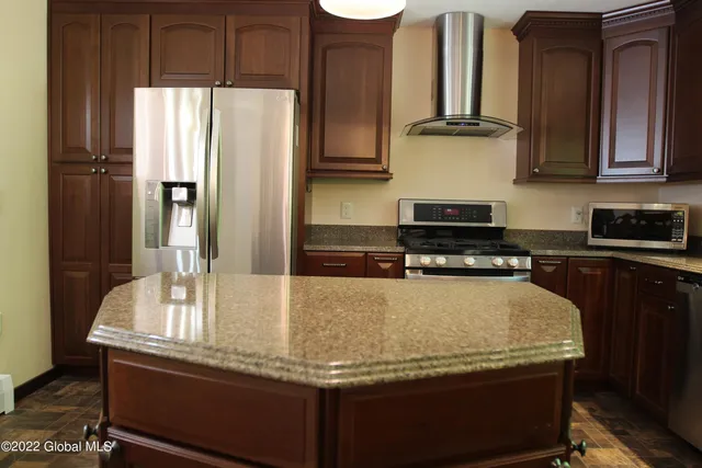 $2,800 | 73 Birchwood Lane, Colonie, NY 12309