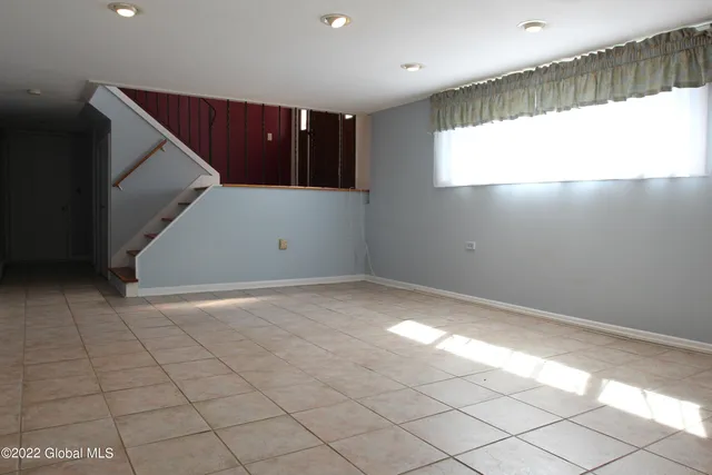 $2,800 | 73 Birchwood Lane, Colonie, NY 12309