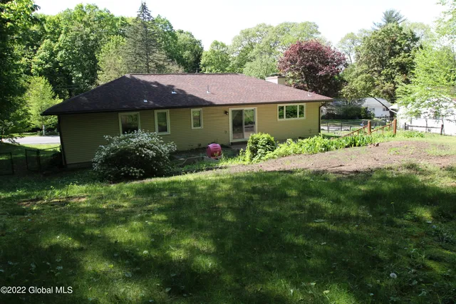 $2,800 | 73 Birchwood Lane, Colonie, NY 12309